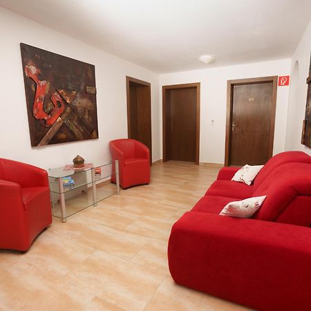Hotel Kuenstleralm Капрун Екстериор снимка