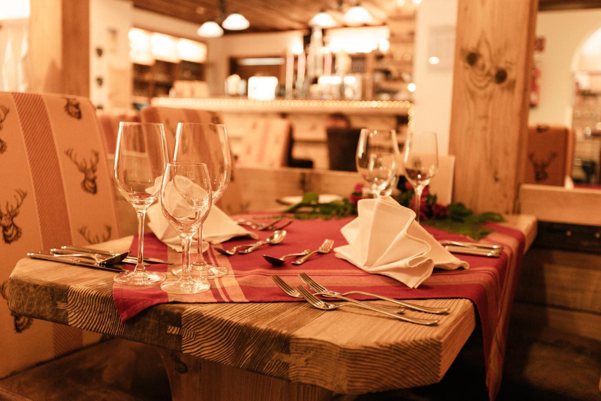 Hotel Kuenstleralm Капрун Екстериор снимка