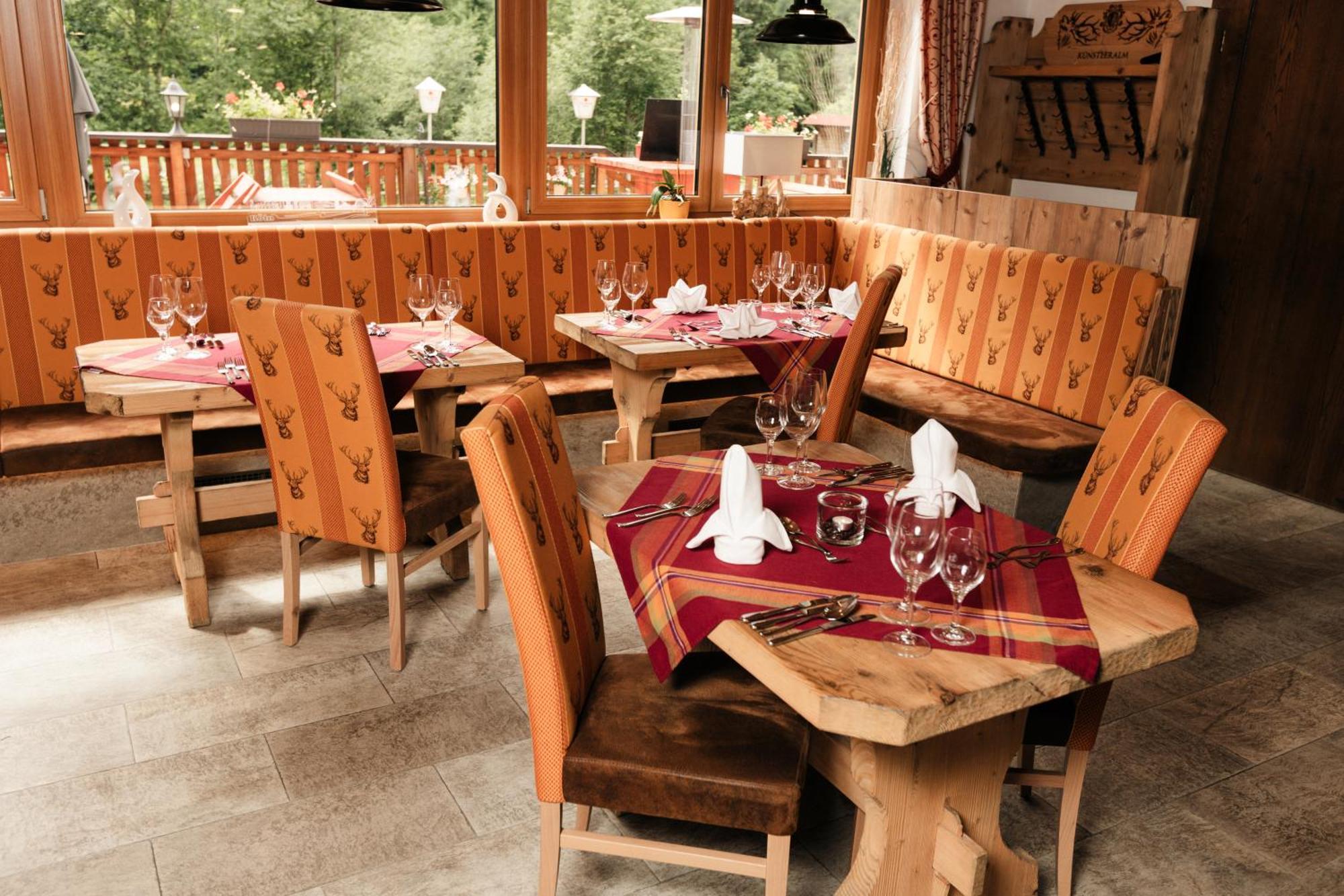 Hotel Kuenstleralm Капрун Екстериор снимка