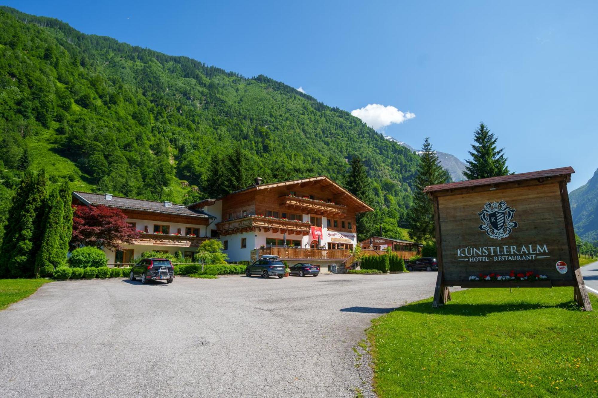 Hotel Kuenstleralm Капрун Екстериор снимка