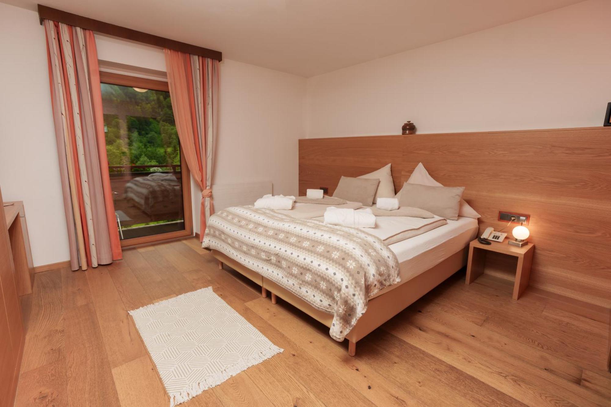 Hotel Kuenstleralm Капрун Екстериор снимка
