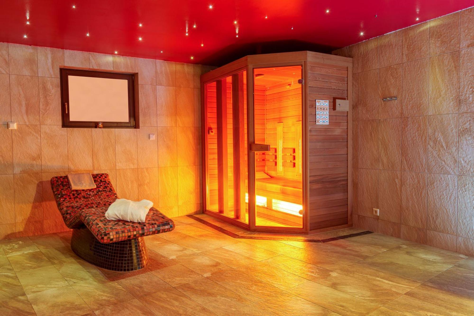 Hotel Kuenstleralm Капрун Екстериор снимка