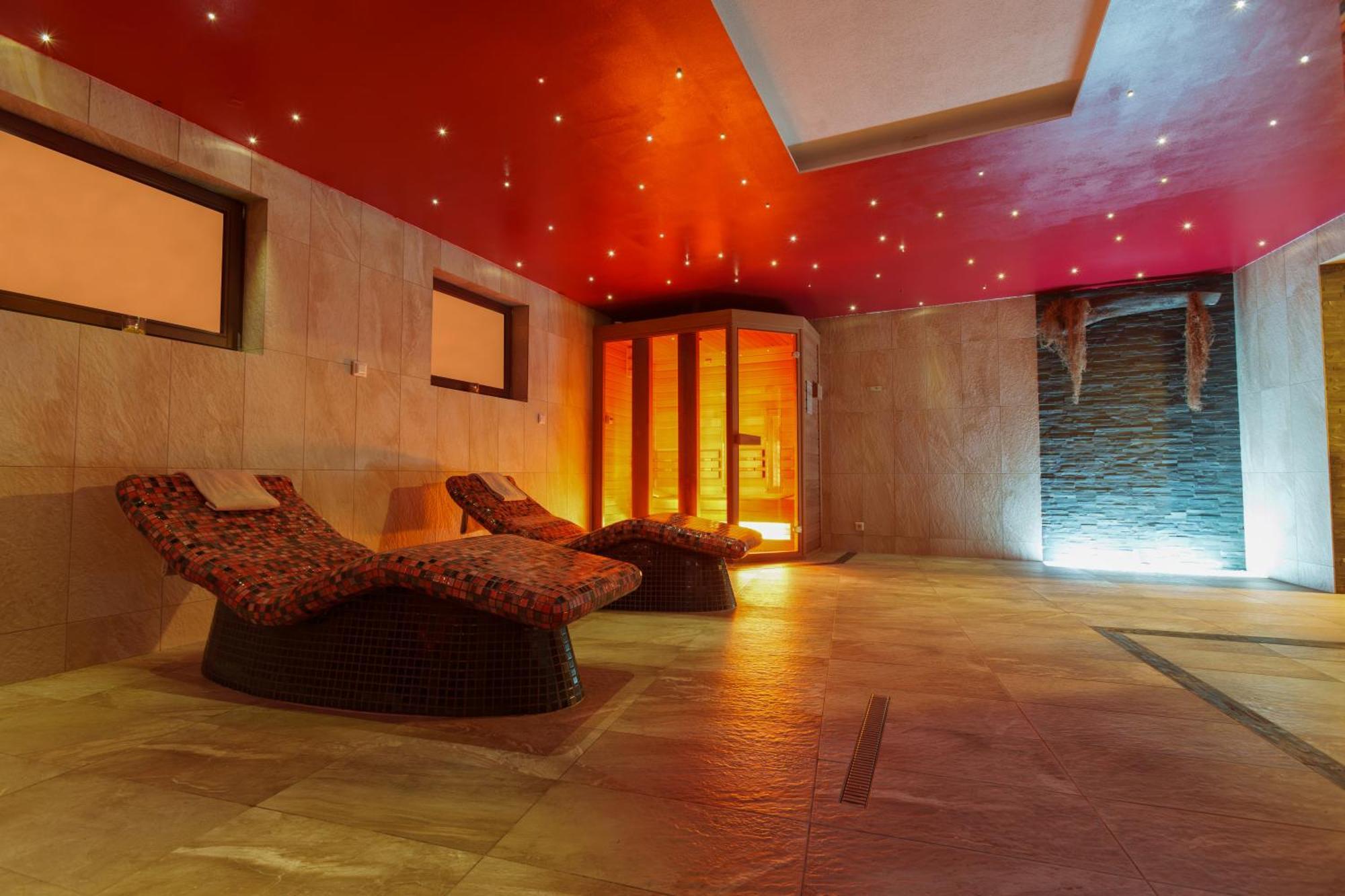 Hotel Kuenstleralm Капрун Екстериор снимка