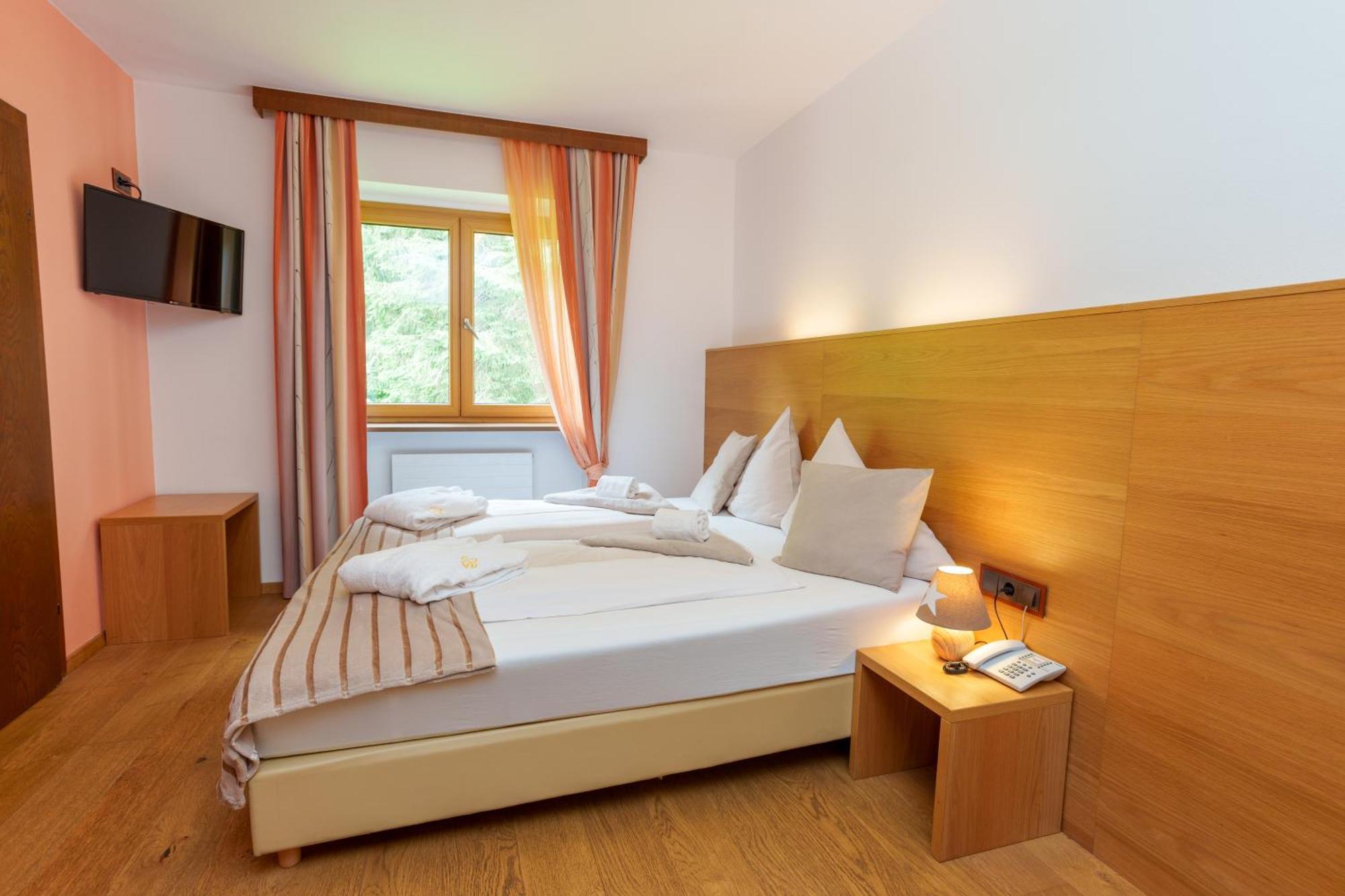 Hotel Kuenstleralm Капрун Екстериор снимка