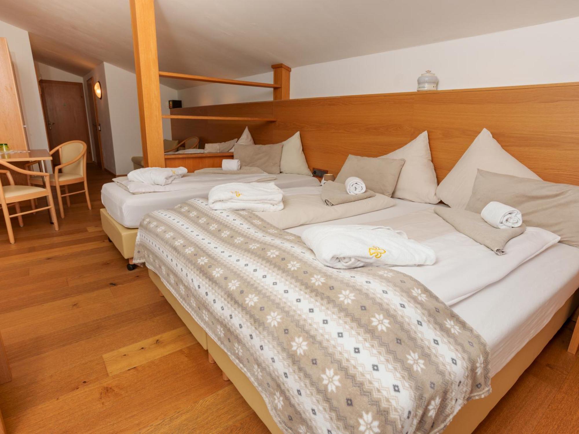 Hotel Kuenstleralm Капрун Екстериор снимка