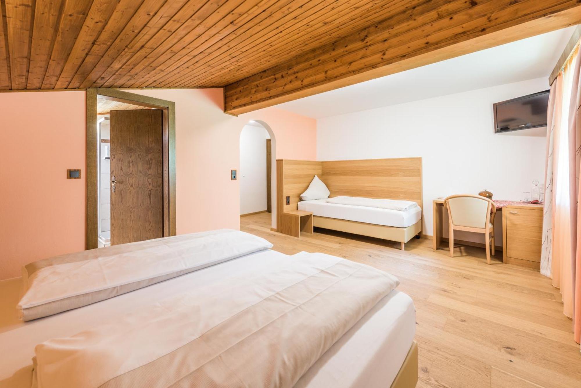 Hotel Kuenstleralm Капрун Екстериор снимка