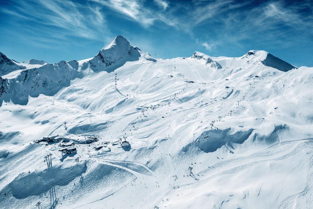 Hotel Kuenstleralm Капрун Екстериор снимка