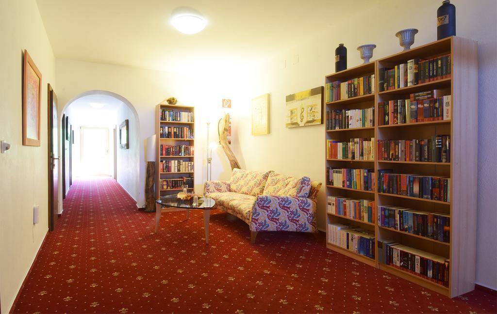 Hotel Kuenstleralm Капрун Екстериор снимка