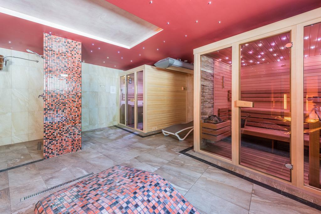 Hotel Kuenstleralm Капрун Екстериор снимка