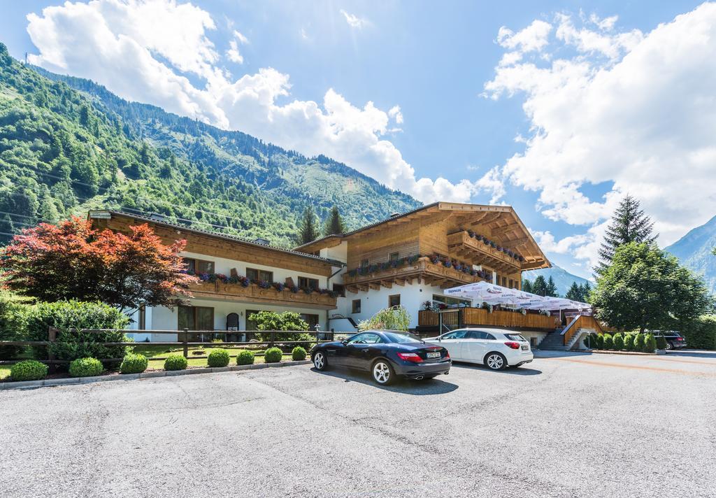 Hotel Kuenstleralm Капрун Екстериор снимка