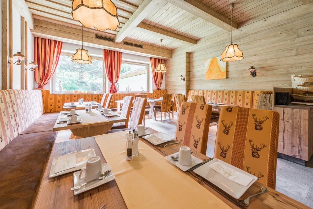 Hotel Kuenstleralm Капрун Екстериор снимка