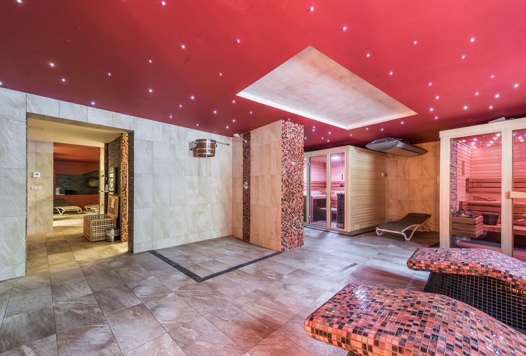 Hotel Kuenstleralm Капрун Екстериор снимка