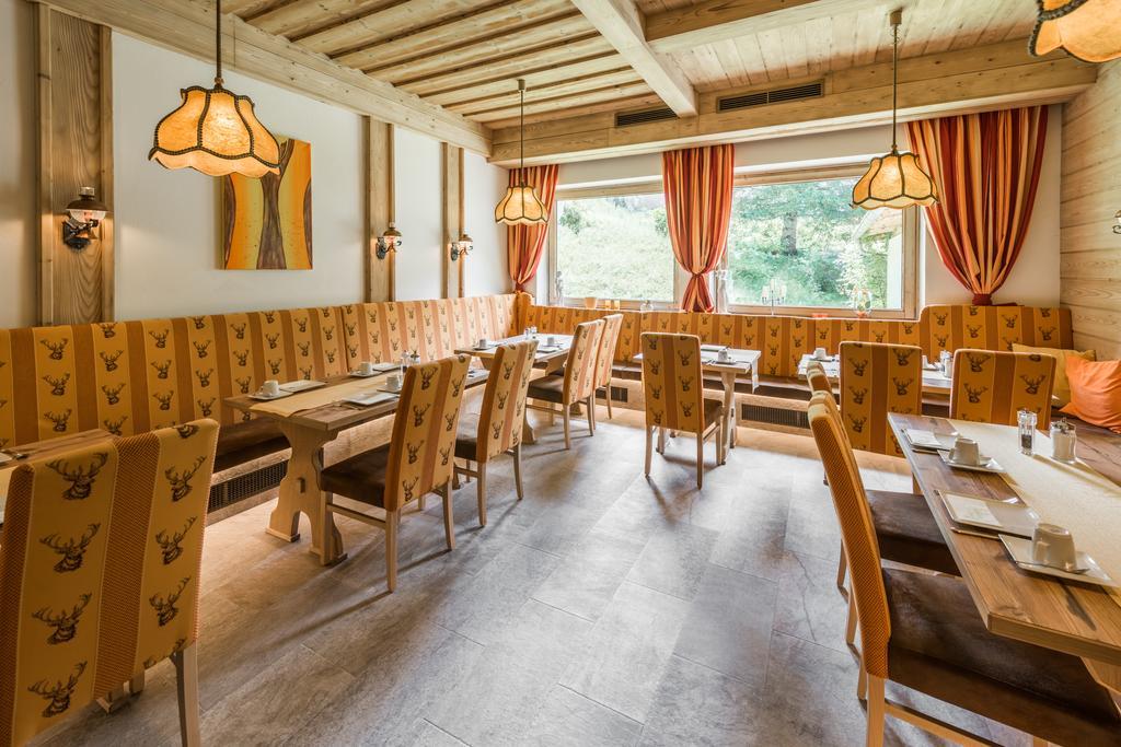 Hotel Kuenstleralm Капрун Екстериор снимка