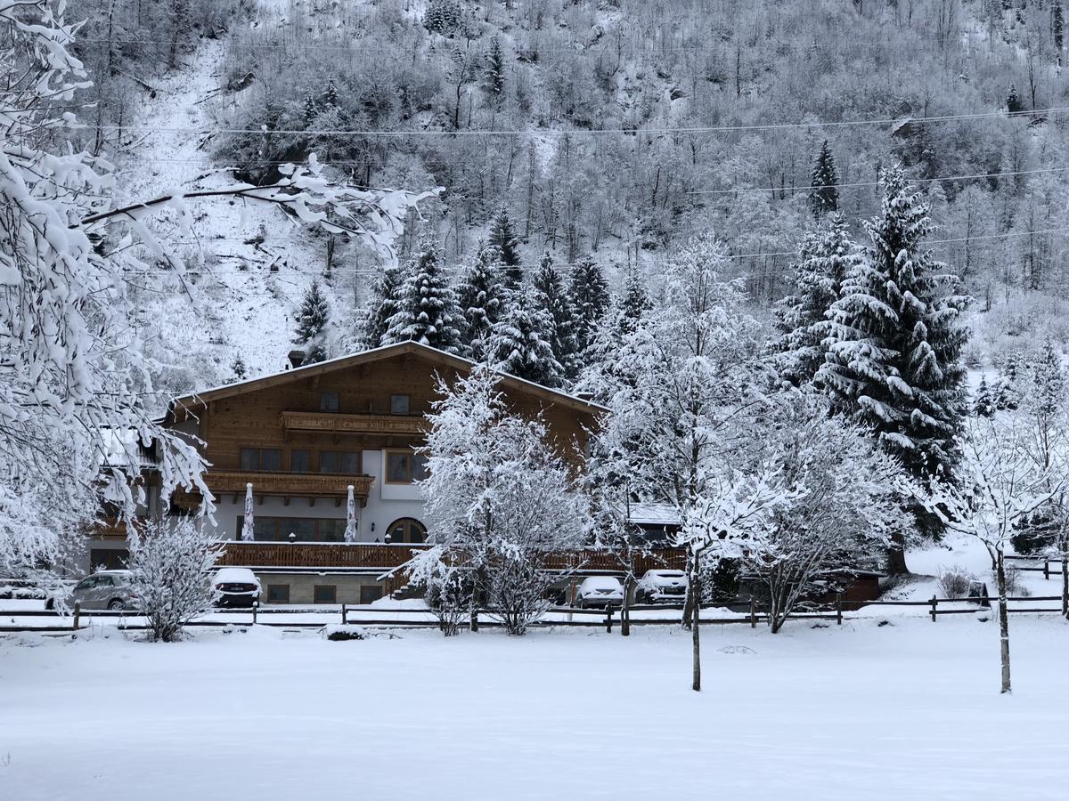 Hotel Kuenstleralm Капрун Екстериор снимка